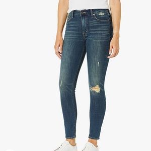 Women’s frayed hem skinny jeans